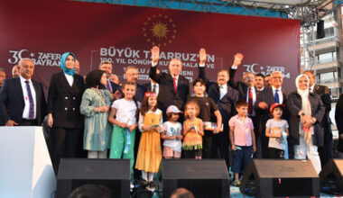 Başkan Zeybek, Afyonkarahisarlılara teşekkür etti