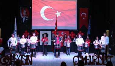 Girne Koleji öğrencileri  29 Ekim’i coşkuyla kutladı