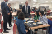 Rektör Okumuş, yenilenen  yemekhanede öğrencilerle yemek yedi