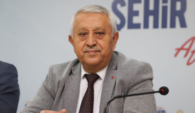 Başkan Zeybek’ten Belediye  personeline maaş müjdesi