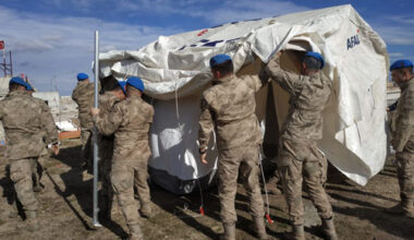 Komandolara çadır kurma eğitimi verildi