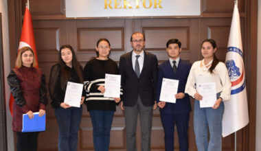 Kazak öğrenciler eğitimlerini tamamladı