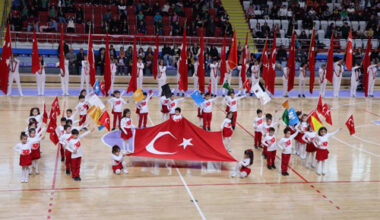 “23 Nisan Türk tarihinin parlak sayfasıdır”