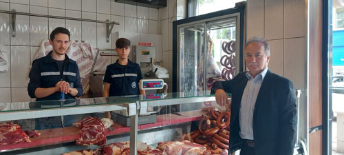 Macaristan’dan gelen ucuz et Afyon’da satışa başladı