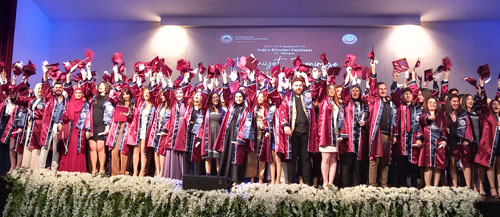 AFSÜ’de mezuniyet sevinci yaşandı
