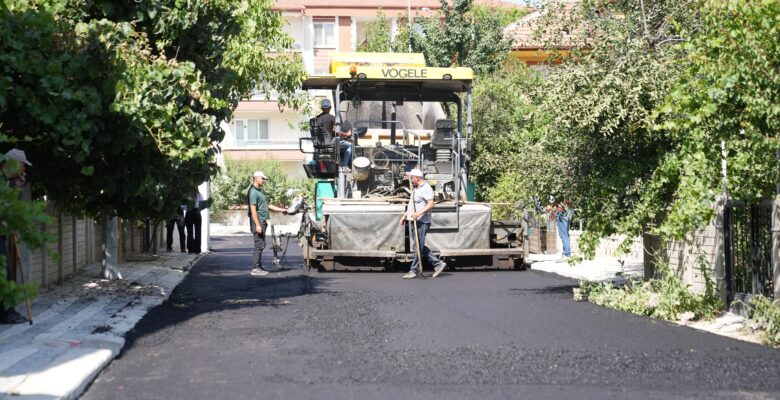 Ali İhsan Paşa Mahallesi’nde yollar yenileniyor