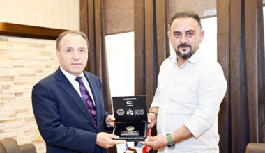 AFPAD Başkanı Kalkan, Rektör Karakaş’a 100. yıl madalyonunu verdi