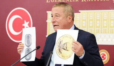 “FETÖ’nün Türkçe olimpiyatları için bile para basan iktidar 100. yıl için neden para basmıyor?”
